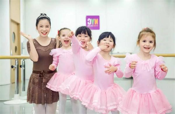 NYC紐約國(guó)際早教芭蕾舞課為孩子開(kāi)啟一扇通往舞蹈世界的大門(mén)