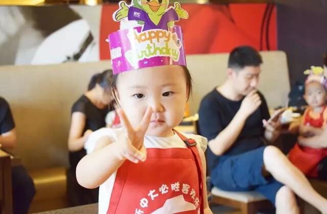 NYC紐約國際西安高新尚早教中心必勝客主題生日會(huì)回顧