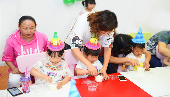 NYC成都銀泰城早教中心活動回顧五月冰淇淋生日派對！