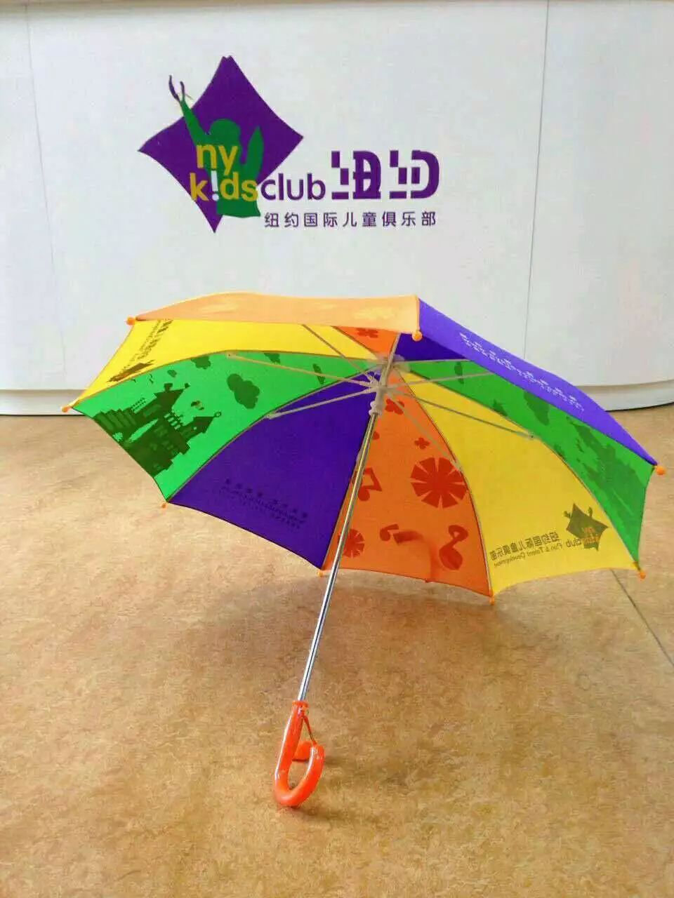 NYC紐約國際兒童俱樂部,萌寶爬爬賽，成長新體驗！在這寒冷的冬季來場熱身賽，釋放孩子們的筋骨，扣動我們的心弦。爬爬爬，爬出健康！爬出快樂！爬出自信！