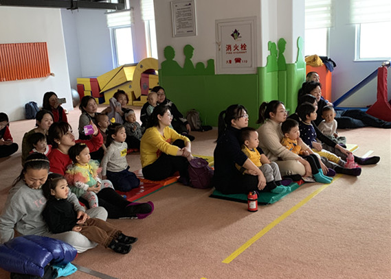 NYC紐約國際唐山早教中心：有趣的皮影戲—《好餓的毛毛蟲》活動(dòng)回顧